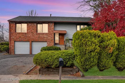 22 Pershing Ln, Sicklerville, NJ 08081