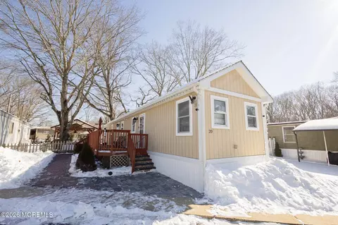 20 Grace Ln, Howell, NJ 07731