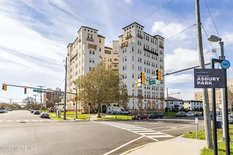 400 Deal Lake Dr #6E, Asbury Park, NJ 07712