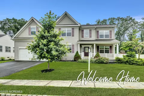 4 Christopher Dr, Howell, NJ 07731