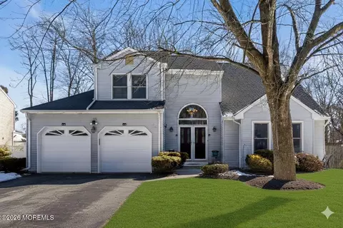 15 Walnut Ct, Matawan, NJ 07747