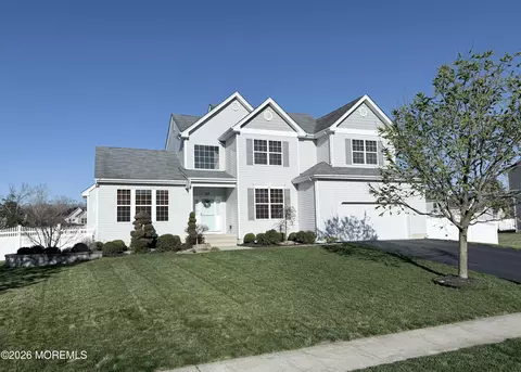 17 Royal Grove Dr, Jackson, NJ 08527