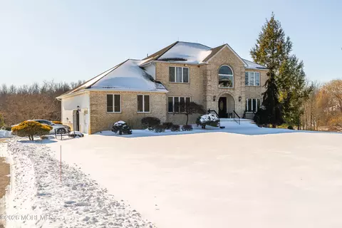 8 Tamar Ct, Manalapan, NJ 07726