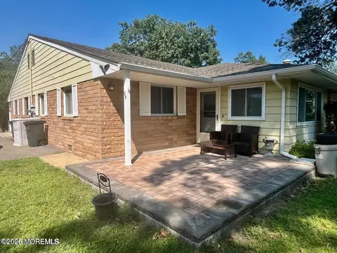 2 Blue Jay St # D, Manchester, NJ 08759