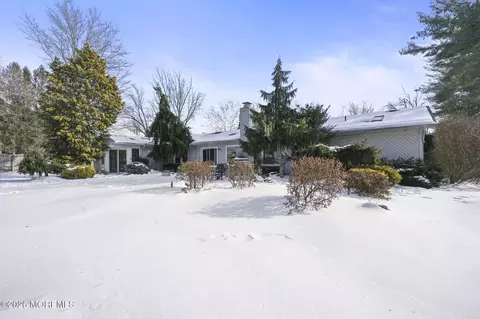 330 Plymouth Dr, Freehold, NJ 07728