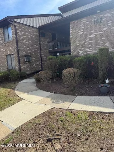 162 Cross Slope Ct #A, Manalapan, NJ 07726