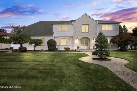 21 Musket Ln, Eatontown, NJ 07724