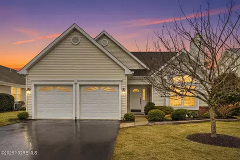 8 Casco Ct, Lakewood, NJ 08701