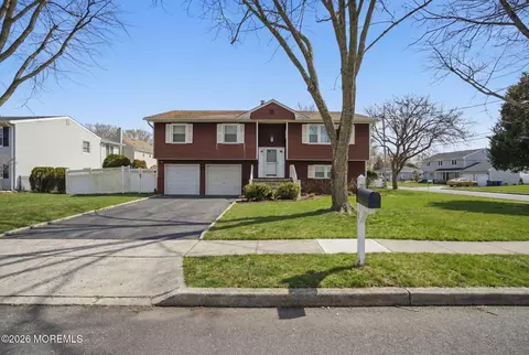 708 Auth Ave, Oakhurst, NJ 07755