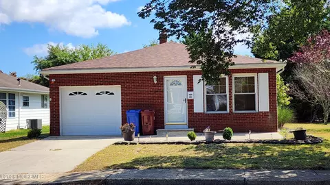 151 Guadeloupe Dr, Toms River, NJ 08757