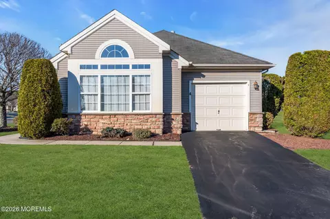 1 Fontaine Ct, Manchester, NJ 08759