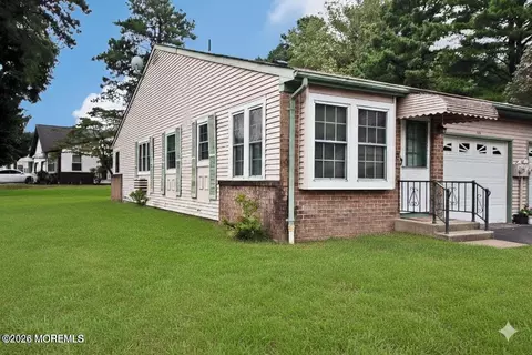 12 Sunset Rd #A, Whiting, NJ 08759