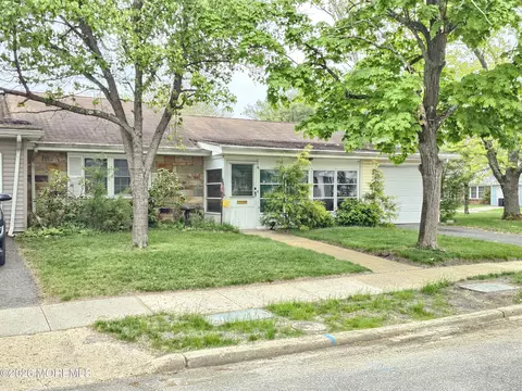 61 Hedge Dr # A, Lakewood, NJ 08701