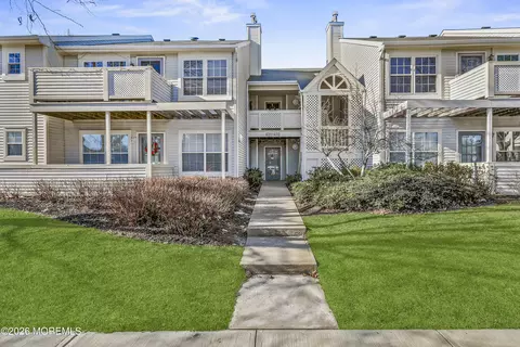 432 Winterberry Ct, Howell, NJ 07731