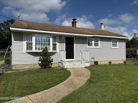 3 Lake Dr, Howell, NJ 07731