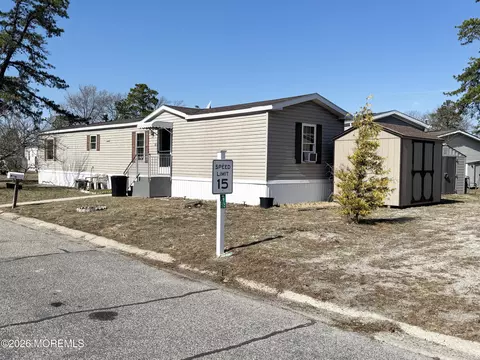 42 Woodchuck Pkwy, Whiting, NJ 08759