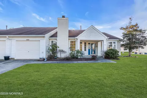 1145 B Thornbury Ln, Manchester, NJ 08759