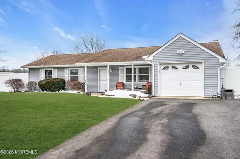 306 4th St, Waretown, NJ 08758