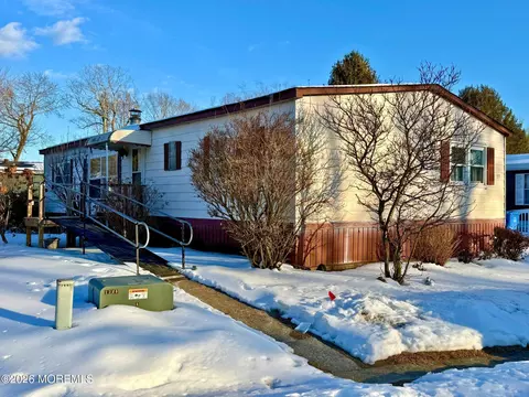33 Judith Way, Jackson, NJ 08527