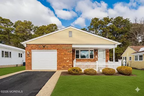 419 Costa Mesa Dr, Toms River, NJ 08757