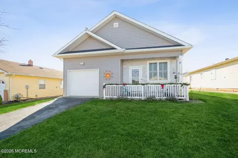 19 Longdenville St, Toms River, NJ 08757