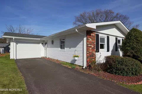 6 Hardy Ct, Brick, NJ 08724