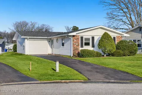 6 Hardy Ct, Brick, NJ 08724
