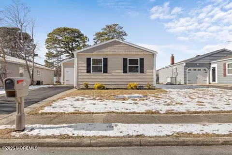 57 Innsbruck Dr, Toms River, NJ 08757