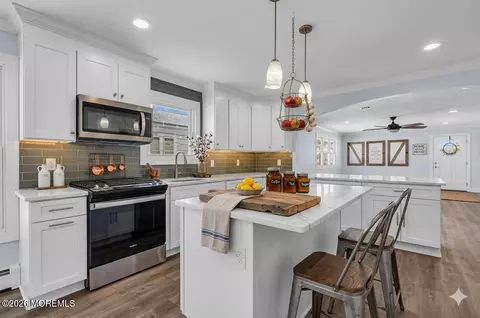 374 Port Royal Dr, Toms River, NJ 08757