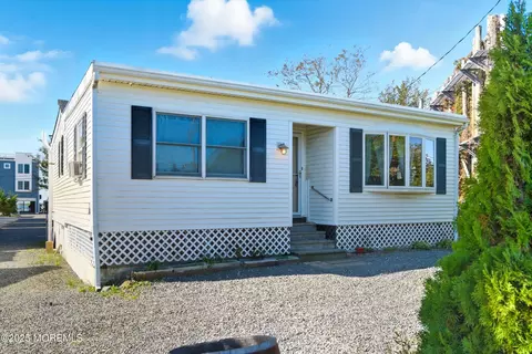 2 Northeast Dr, Manahawkin, NJ 08050