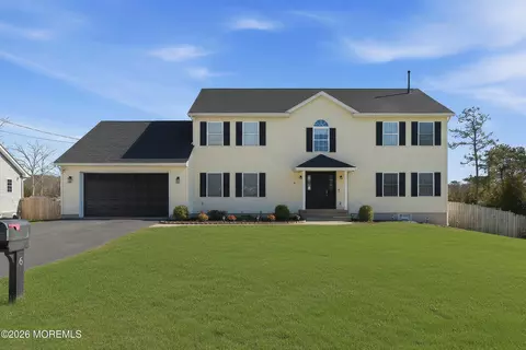 6 5th St, Barnegat, NJ 08005