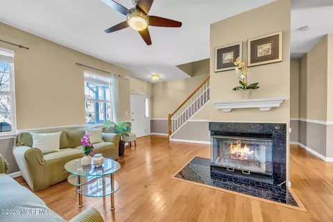 56 Hadley Dr, Robbinsville, NJ 08691