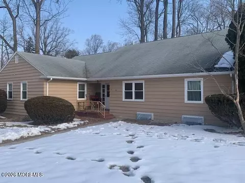 49 Court St, Freehold, NJ 07728