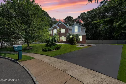 26 Chiswick Ct, Jackson, NJ 08527