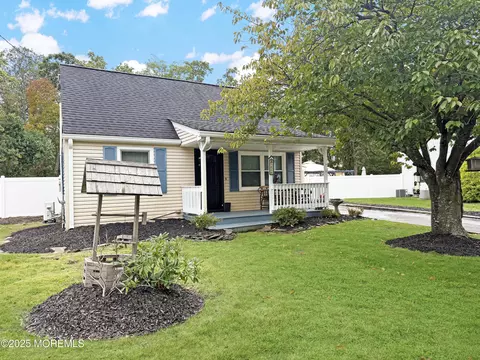 224 Sunset Ln, Howell, NJ 07731