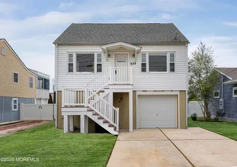 639 E Bayview Ave, Ocean Gate, NJ 08740