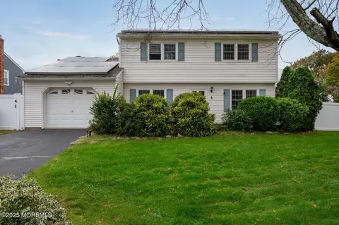 3 Lisa Dr, Hazlet, NJ 07730