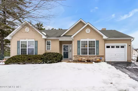 Exterior - 2 Oak Tree Ct, Whiting, NJ 08759 photo 3 of 6
