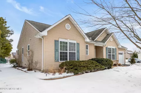 2 Oak Tree Ct, Whiting, NJ 08759