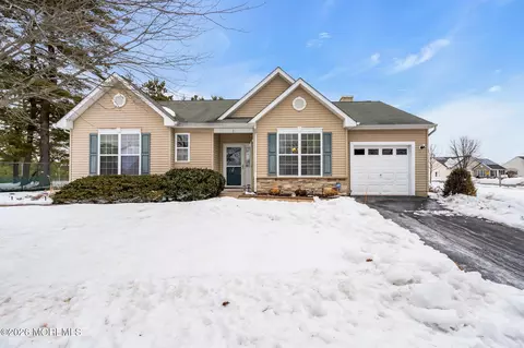 Exterior - 2 Oak Tree Ct, Whiting, NJ 08759 photo 5 of 6