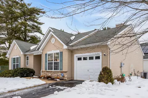 Exterior - 2 Oak Tree Ct, Whiting, NJ 08759 photo 2 of 6