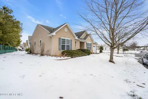 Exterior - 2 Oak Tree Ct, Whiting, NJ 08759 photo 4 of 6