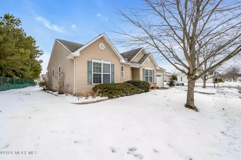Exterior - 2 Oak Tree Ct, Whiting, NJ 08759 photo 6 of 6