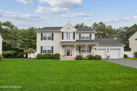 9 E Shenendoah Rd, Howell, NJ 07731