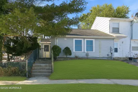 21 Potomac Ct, Barnegat, NJ 08005