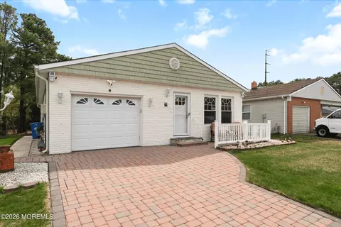 20 Camrose St, Toms River, NJ 08757