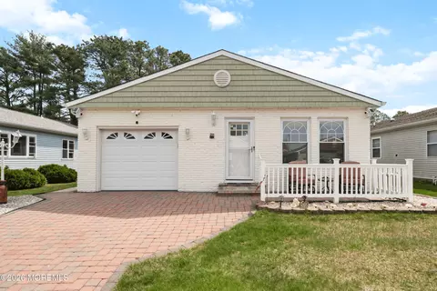 20 Camrose St, Toms River, NJ 08757