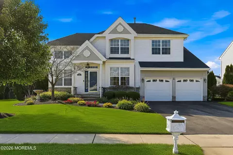1 Edinburg Cir, Matawan, NJ 07747