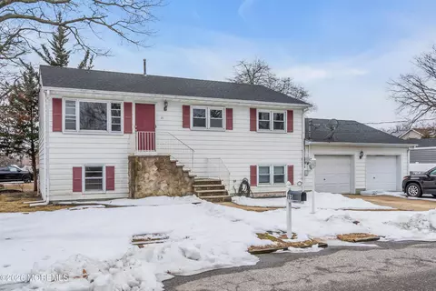 15 Woodland Dr, Brick, NJ 08723