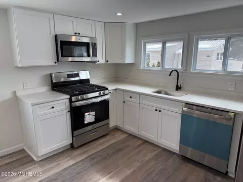 21 Essex Ln, Howell, NJ 07731